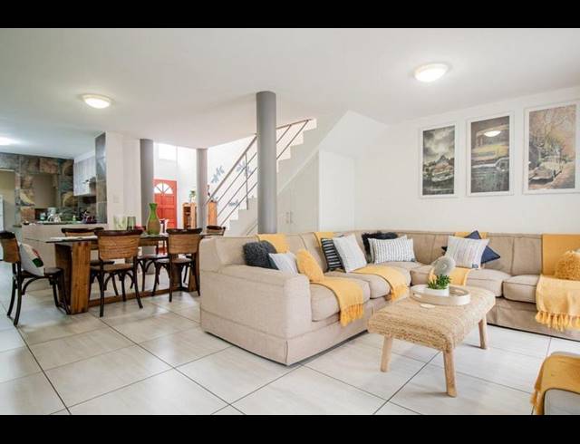 2 BEDROOM TOWNHOUSE FOR SALE IN OAKDENE